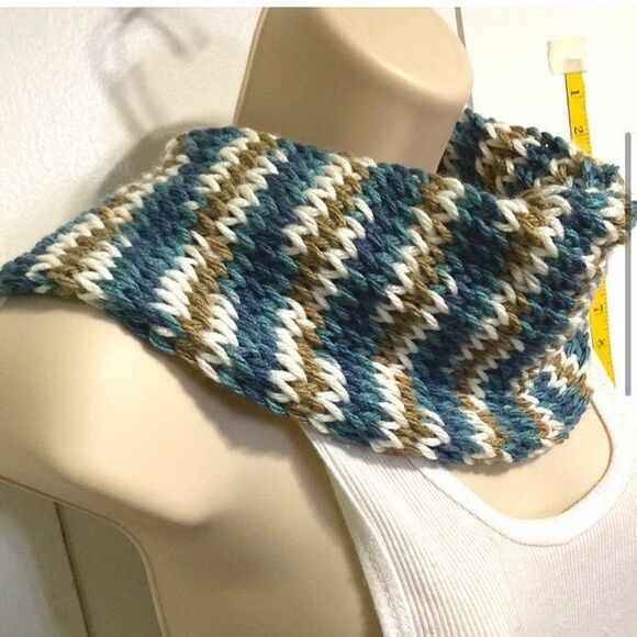 Infinity Circle Scarf CAMOUFLAGE Camo Hand Knitted 30 x 6 inches - Picture 2 of 5